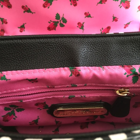 SOLD - Betsey Johnson telephone bag that plugs into some cell phones and works! - Picture 7 of 7